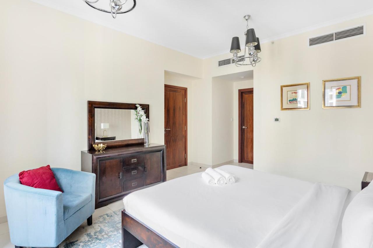 The Amazing 2br, Near Burj Park With A Gym & Pool