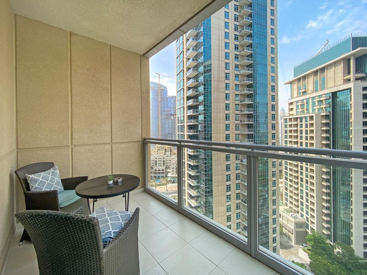 Apartment The Amazing 2br, Near Burj Park With A Gym & Pool Dubai