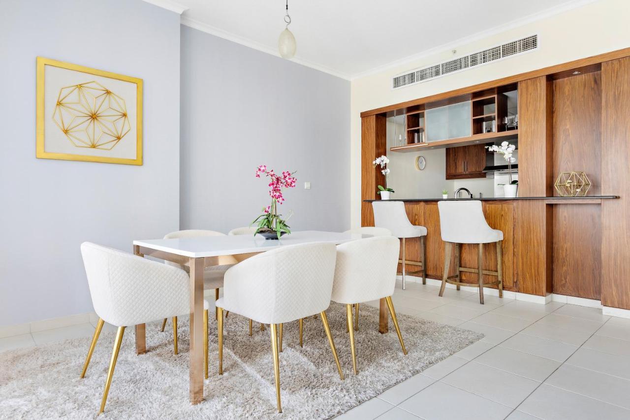 Apartment The Amazing 2br, Near Burj Park With A Gym & Pool