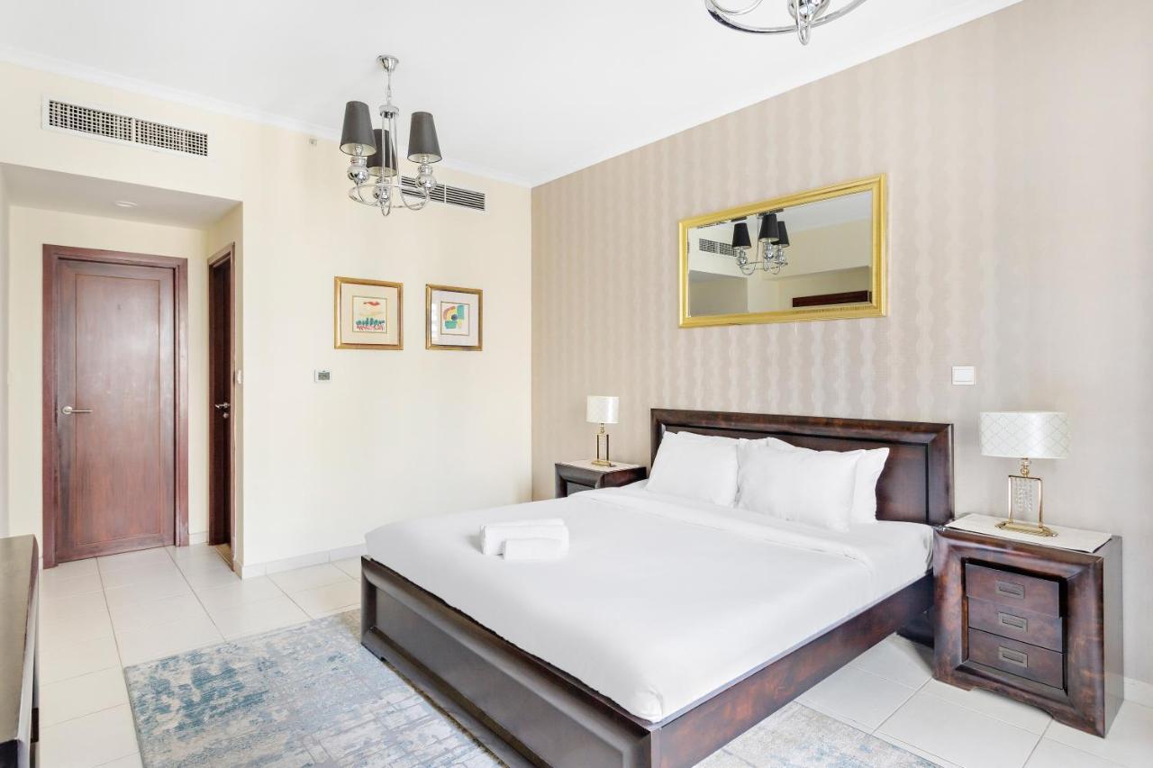 The Amazing 2br, Near Burj Park With A Gym & Pool Apartment *