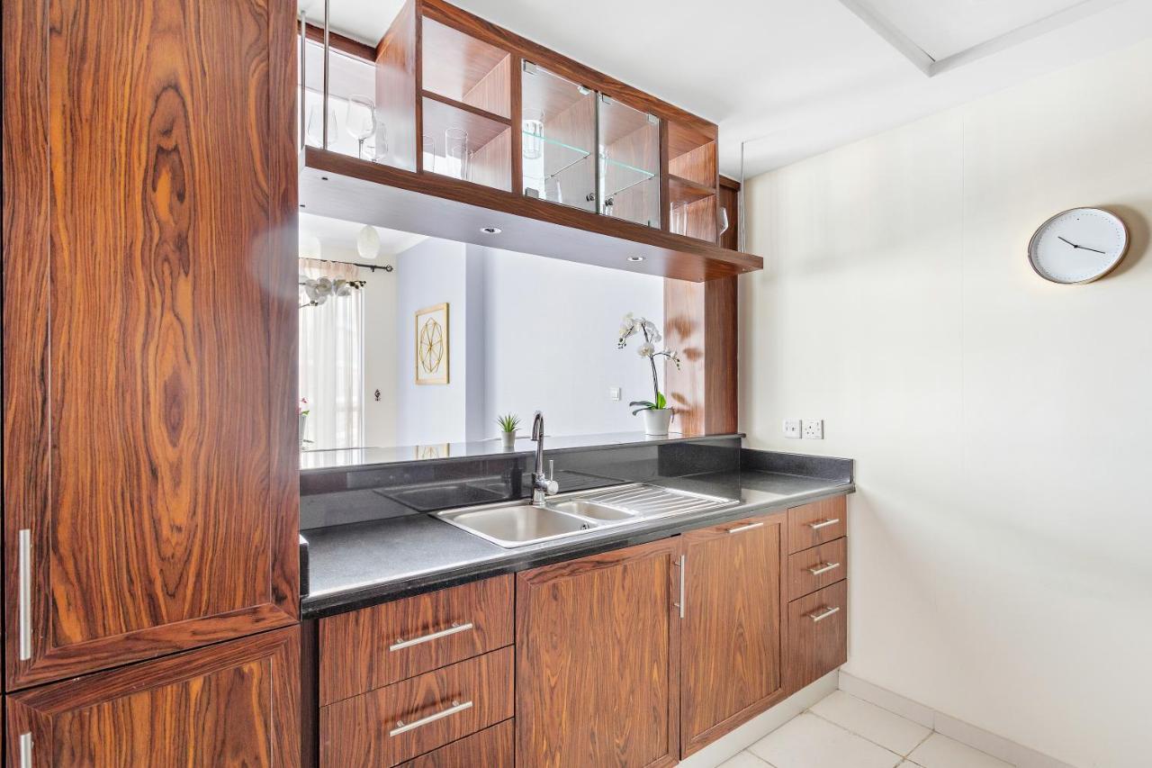 Apartment The Amazing 2br, Near Burj Park With A Gym & Pool *