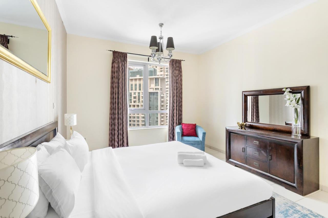 Apartment The Amazing 2br, Near Burj Park With A Gym & Pool