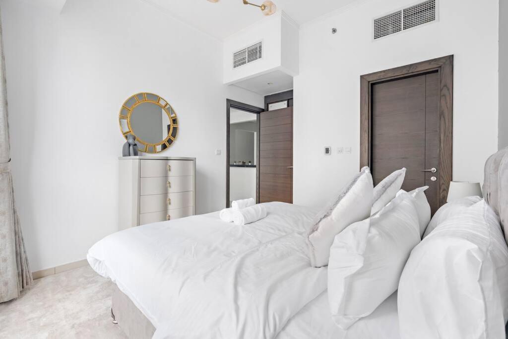 Modern 1br Near Marina Mall