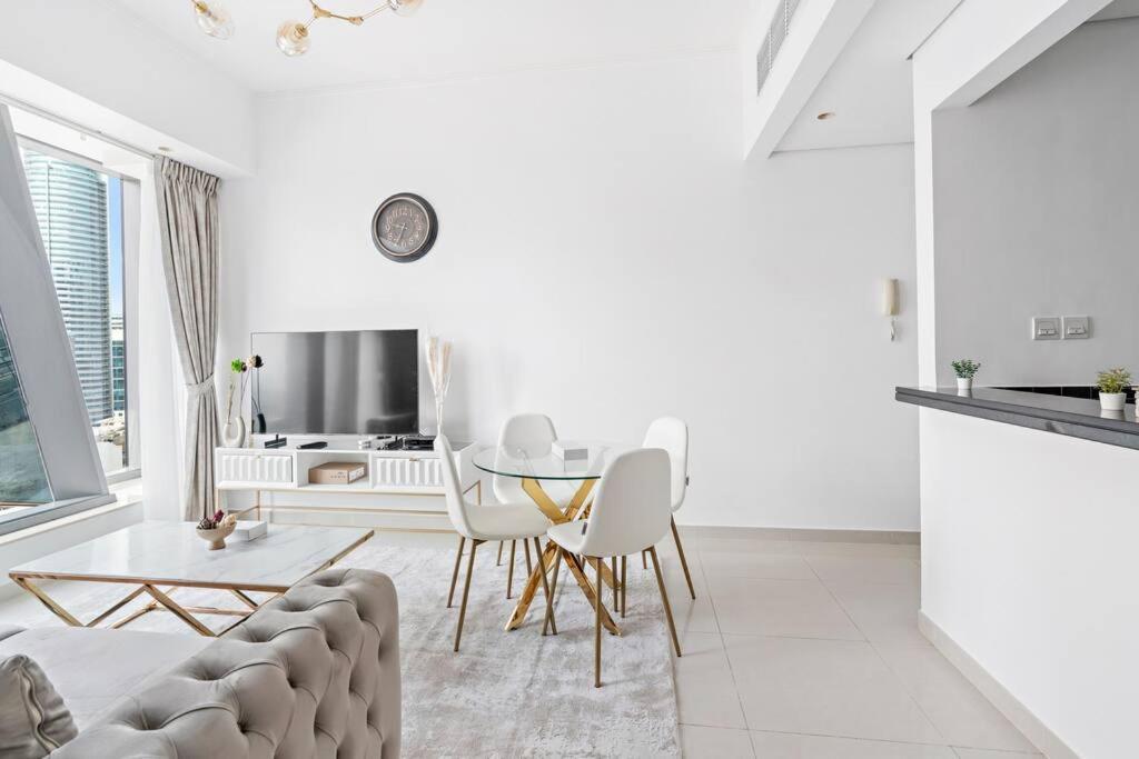 Modern 1br Near Marina Mall Apartment Dubai