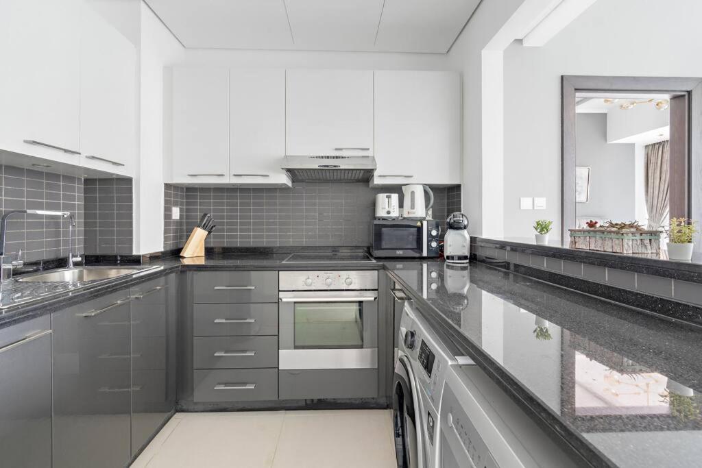 Modern 1br Near Marina Mall * Dubai