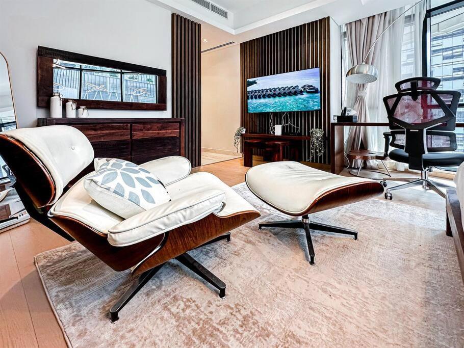 Apartment Trophy - Private Office Solace