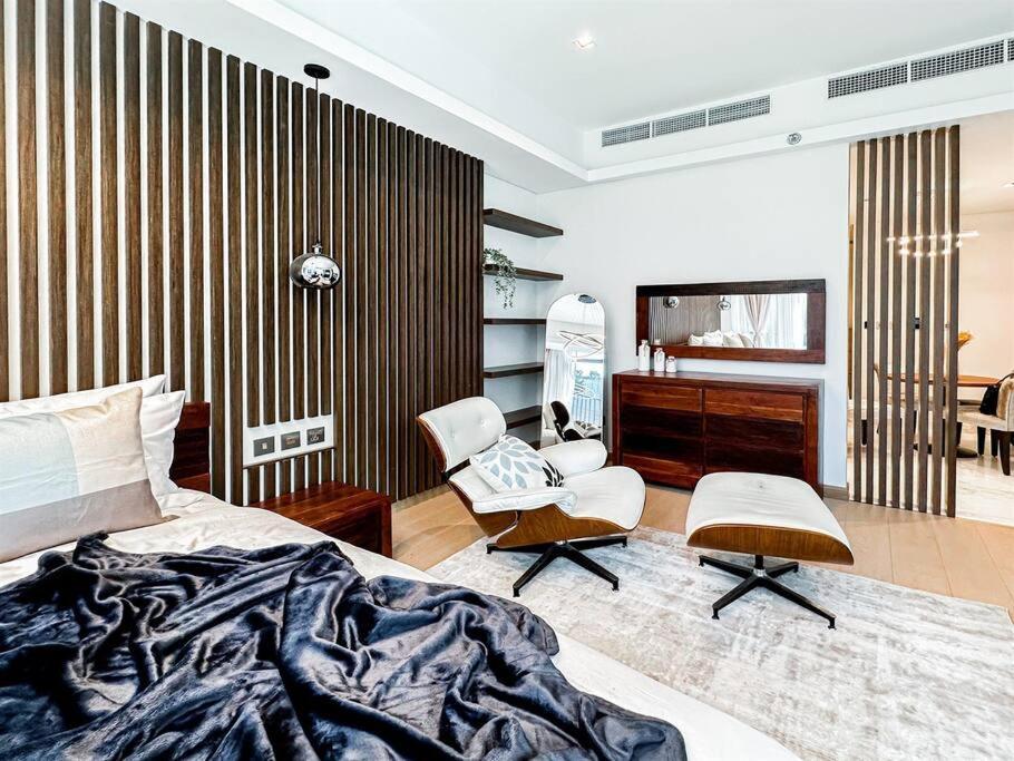 Trophy - Private Office Solace *