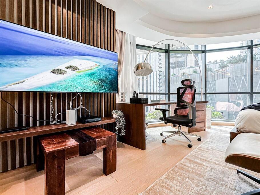 Trophy - Private Office Solace Apartment