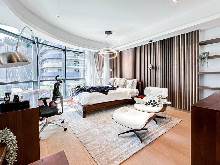 Apartment Trophy - Private Office Solace