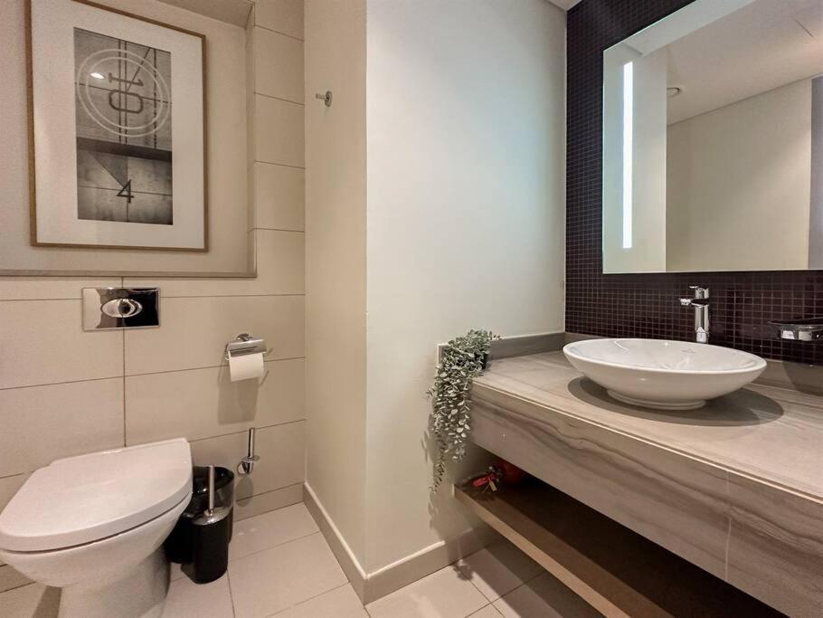 Trophy - Paramount Burj Khalifa View Apartment *
