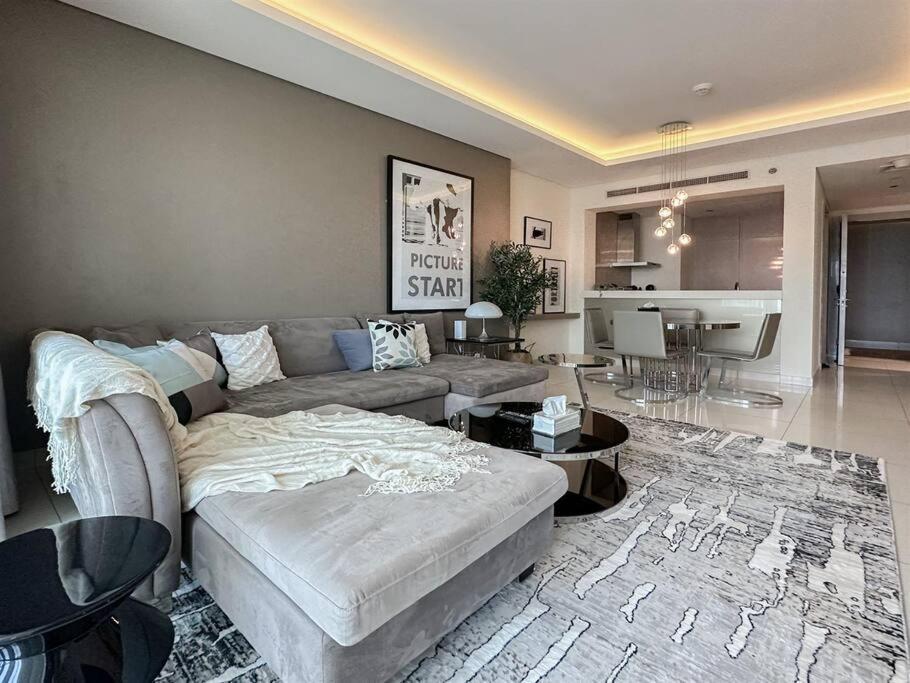 Trophy - Paramount Burj Khalifa View Apartment Dubai