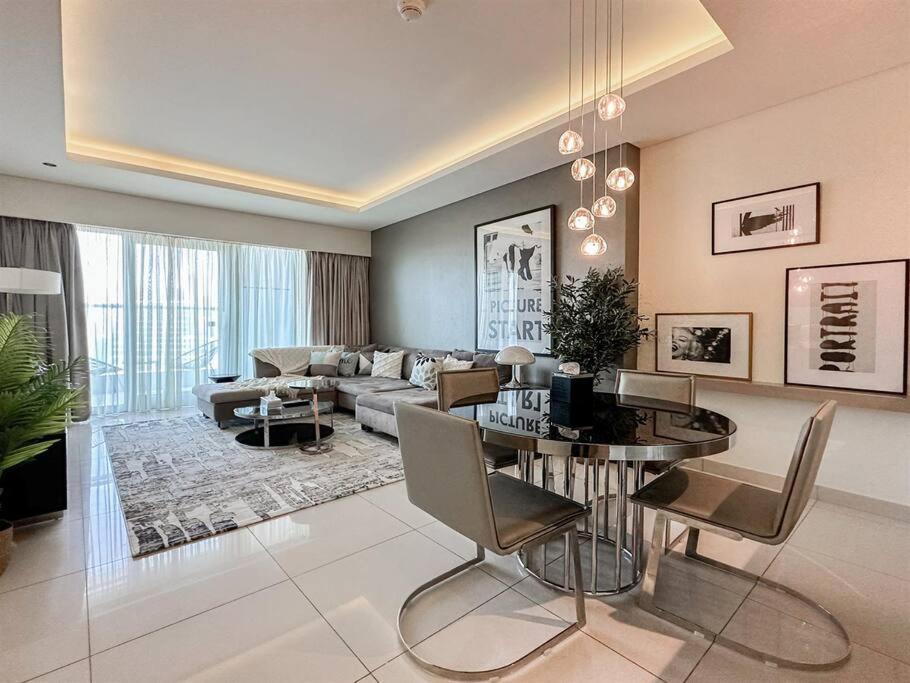 Trophy - Paramount Burj Khalifa View Apartment