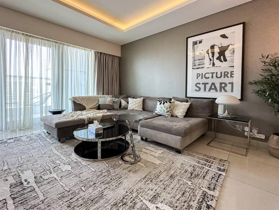 Trophy - Paramount Burj Khalifa View Apartment Dubai