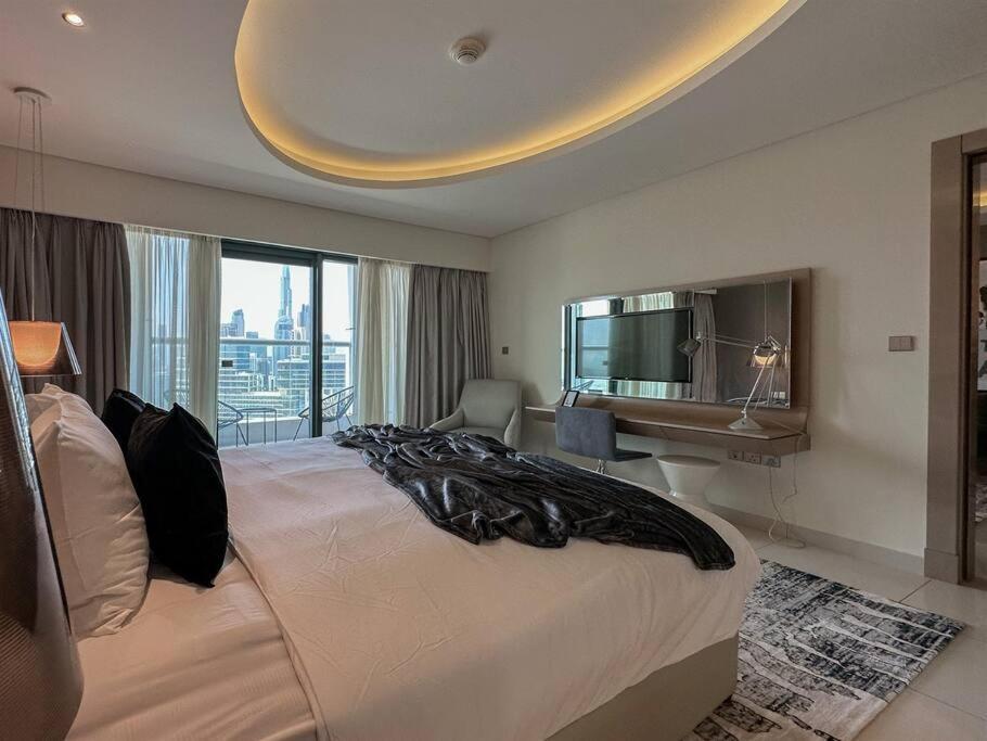 Trophy - Paramount Burj Khalifa View Apartment