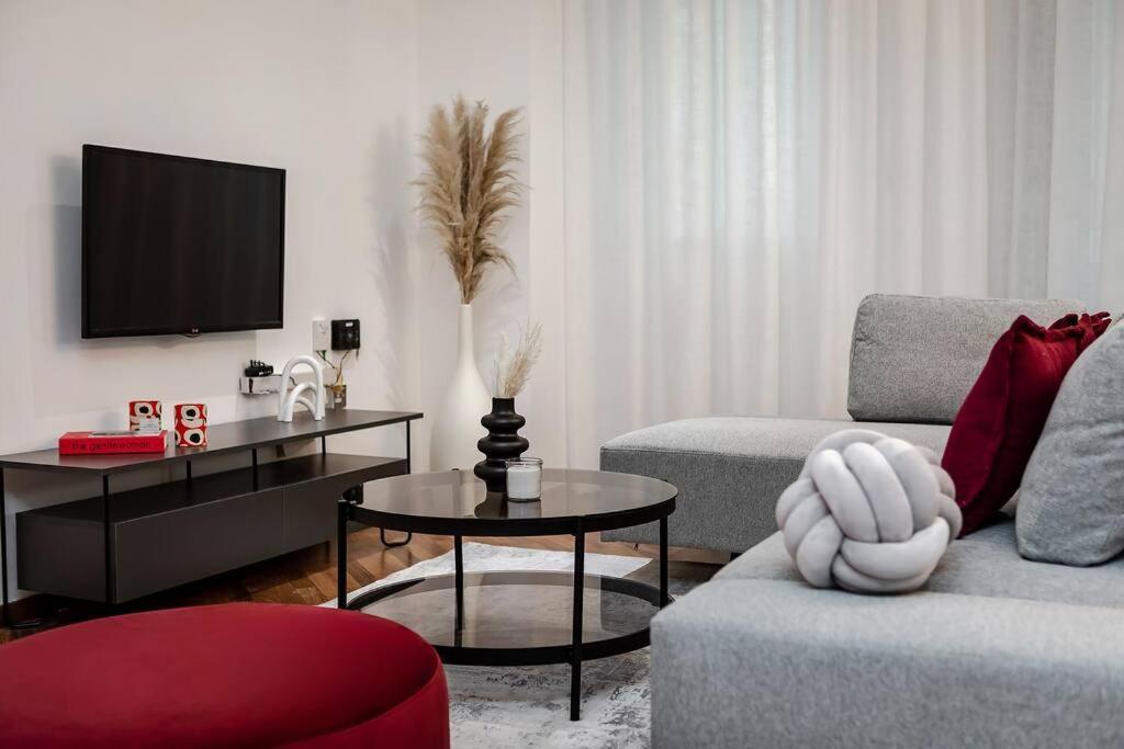 Spacious 2br In Marina Crown Apartment Dubai