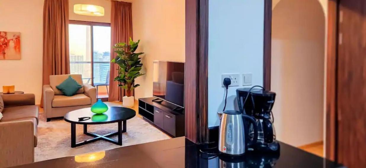 Beautiful In Marina Apartment
