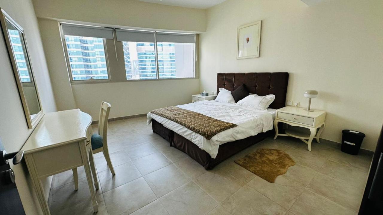Apartment Lakeshore Towers, Cluster Y , Jlt, 1bhk