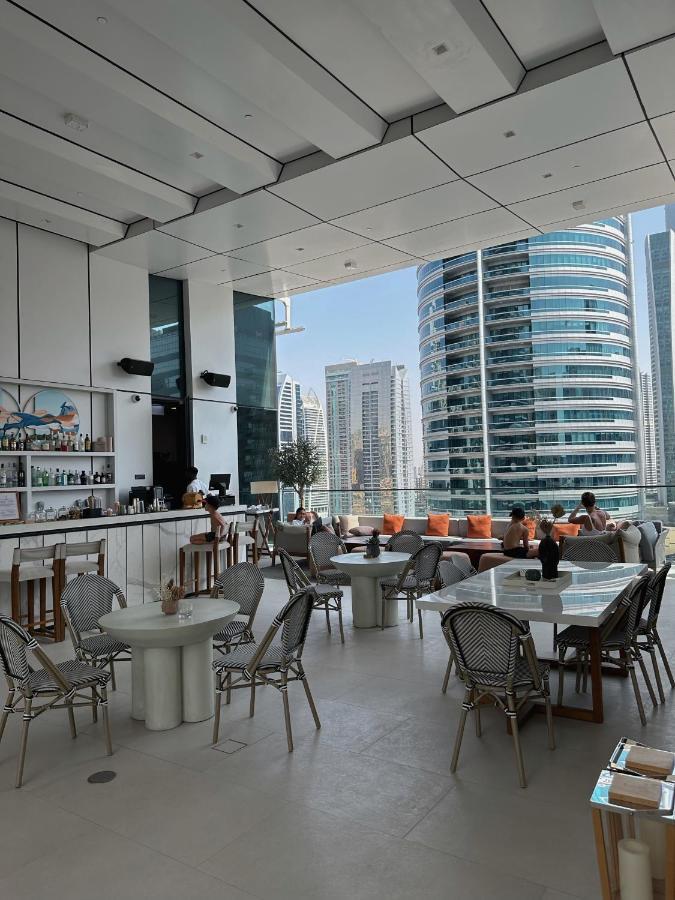 Vida Marina & Yacht Club With Starbucks Below *