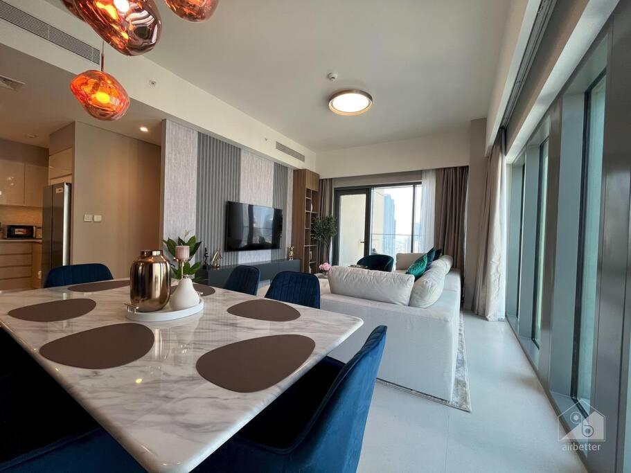 Luxury 3bedroom With Balcony In Downtown