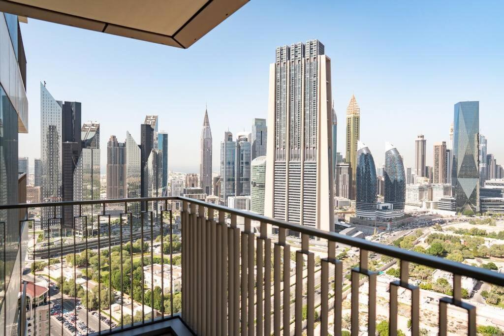 Apartment Downtown Views 2br Luxury Pool And Skyline Dubai