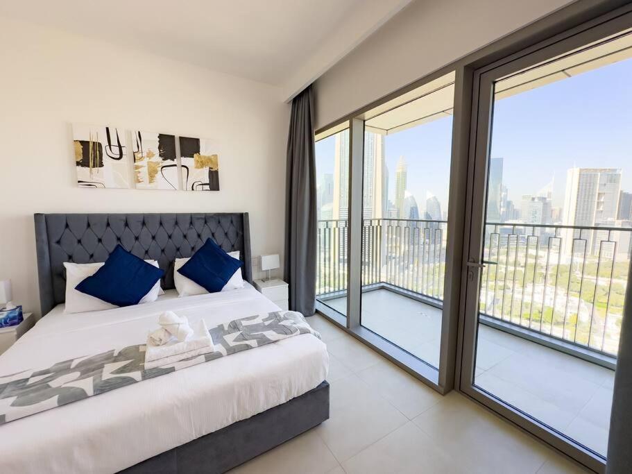 Apartment Downtown Views 2br Luxury Pool And Skyline Dubai