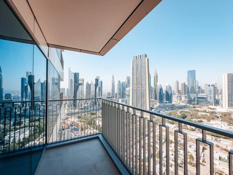 Downtown Views 2br Luxury Pool And Skyline Apartment