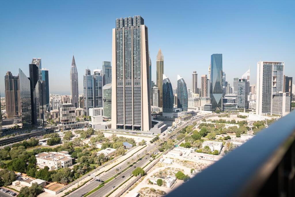 Downtown Views 2br Luxury Pool And Skyline Apartment