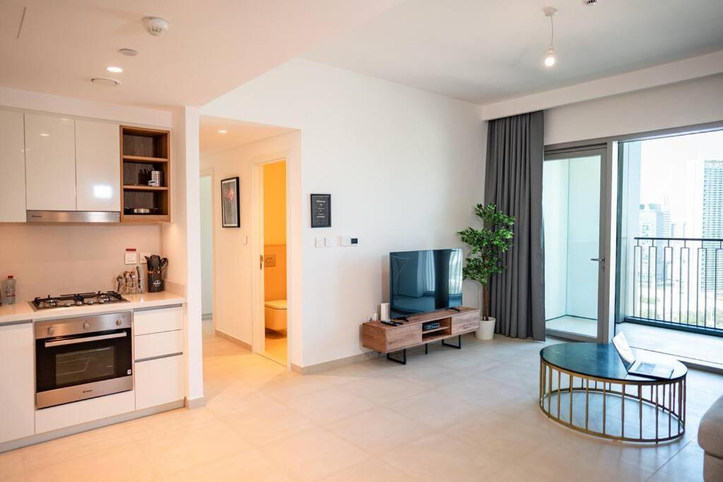 Downtown Views 2br Luxury Pool And Skyline