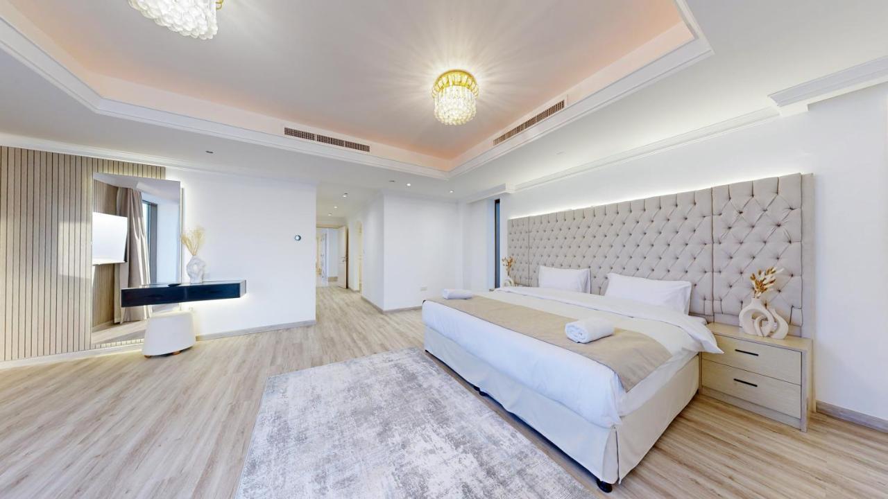 Huge Penthouse With Yacht Included And Private Pool!!! Apartment