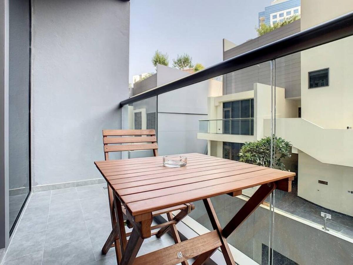 Apartment Key View - The Sterling East House Dubai