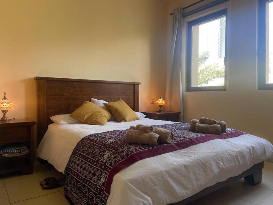 Modern Retreat Close To Burj Khalifa And Steps From Mall *