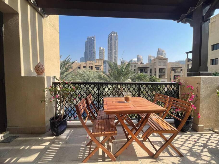 Modern Retreat Close To Burj Khalifa And Steps From Mall Apartment Dubai