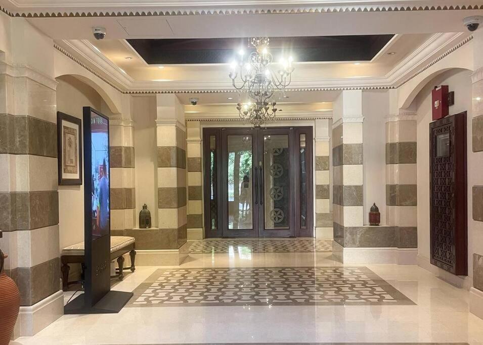 Apartment Modern Retreat Close To Burj Khalifa And Steps From Mall