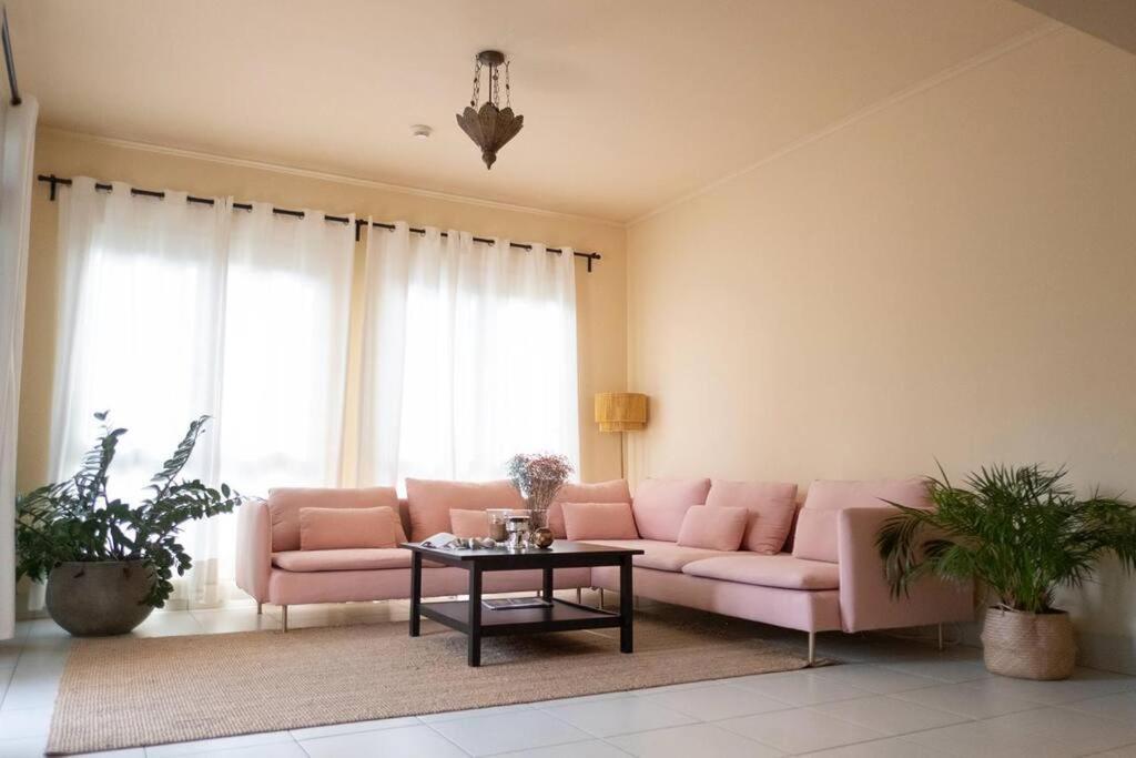 Modern Retreat Close To Burj Khalifa And Steps From Mall *
