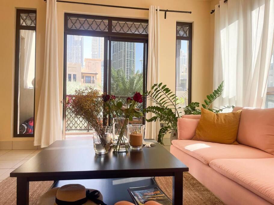 Modern Retreat Close To Burj Khalifa And Steps From Mall Apartment *
