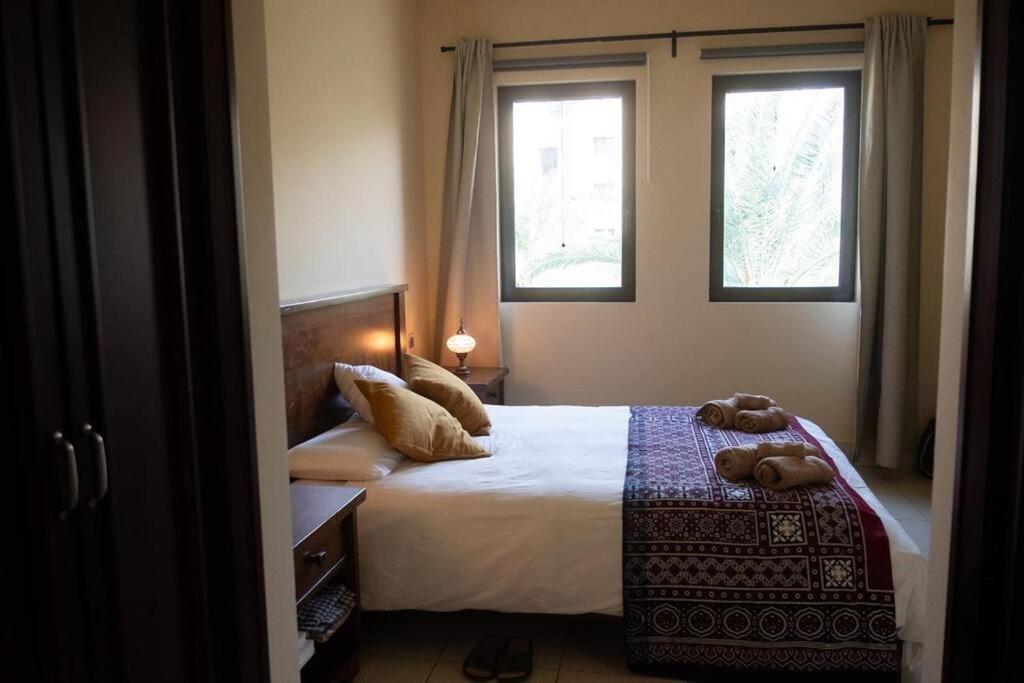 Apartment Modern Retreat Close To Burj Khalifa And Steps From Mall *