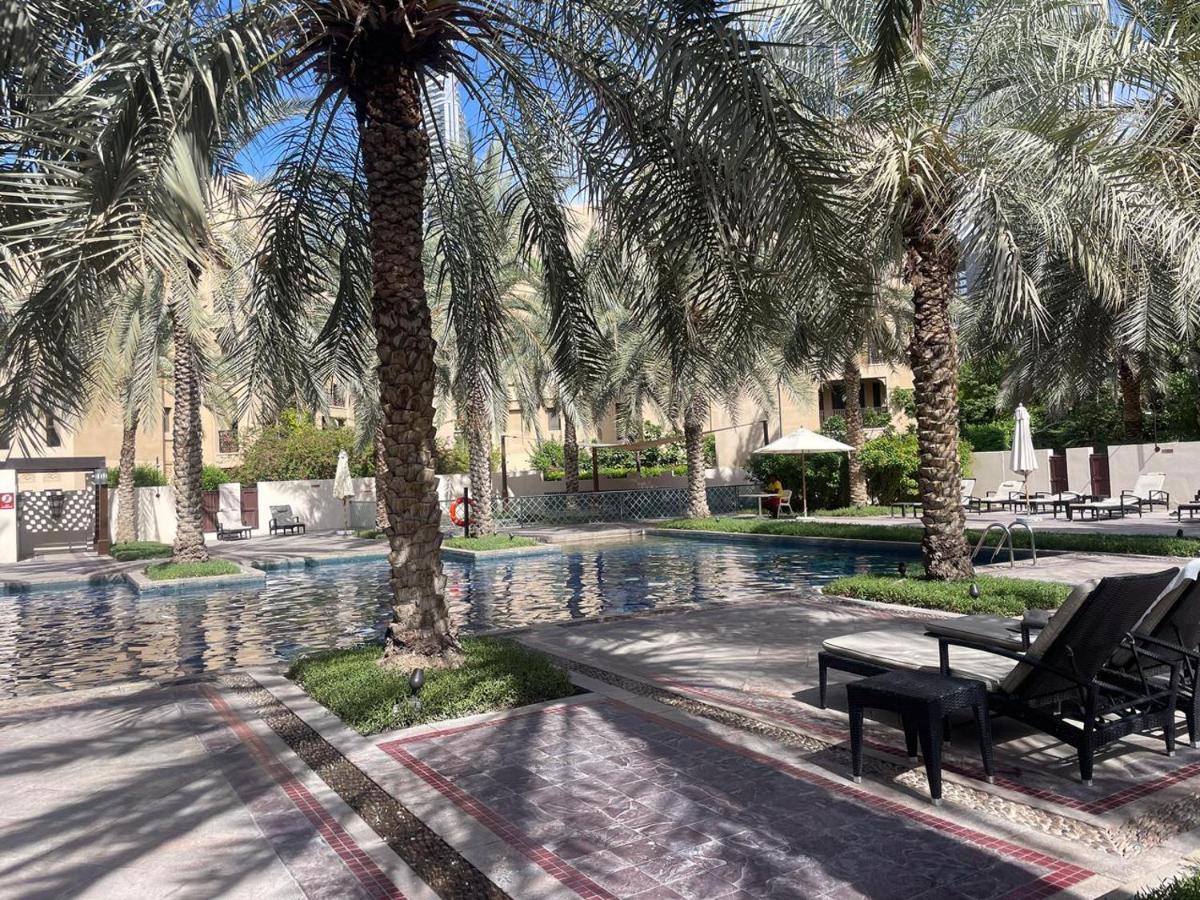 Apartment Modern Retreat Close To Burj Khalifa And Steps From Mall Dubai