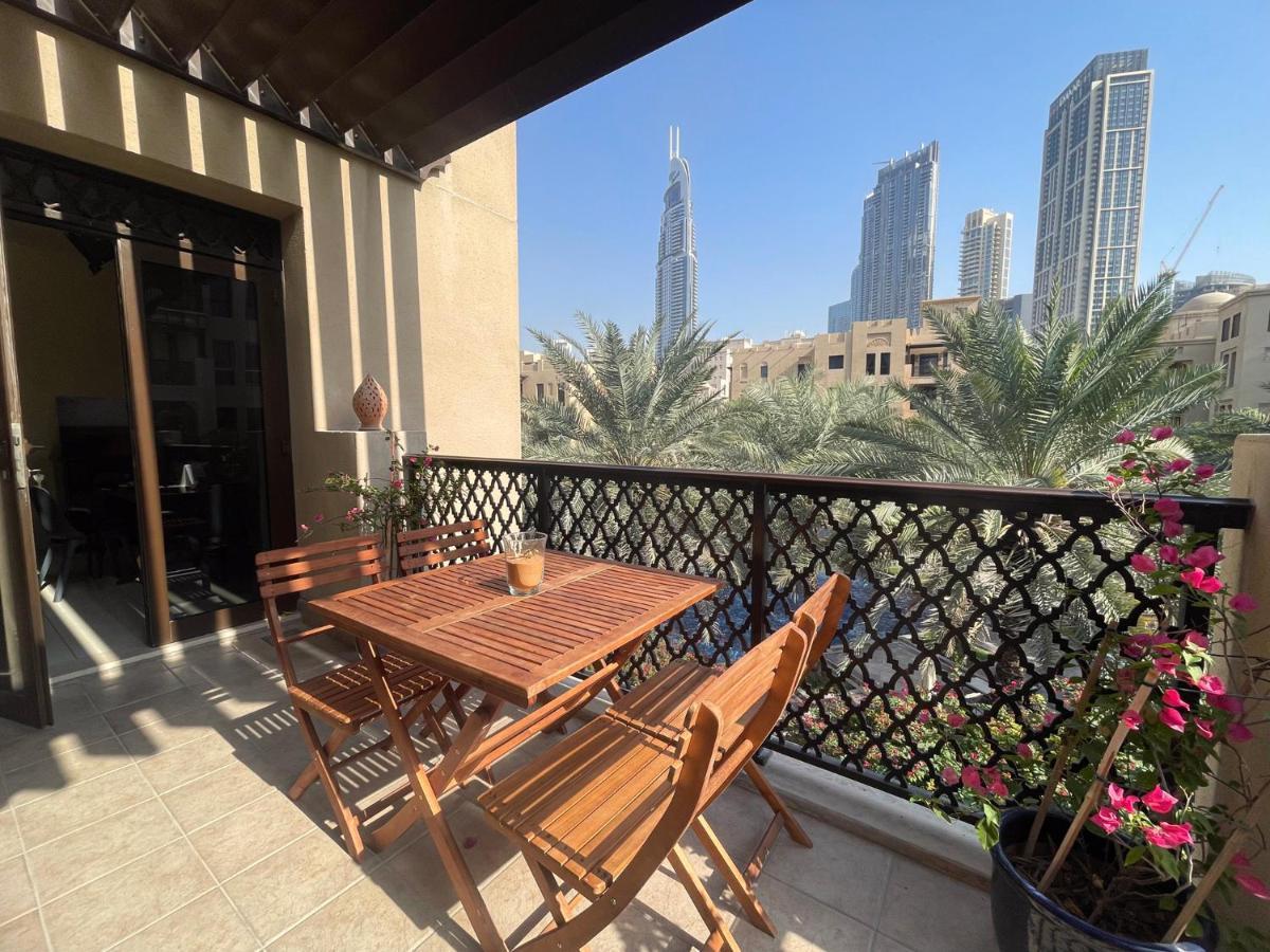 Apartment Modern Retreat Close To Burj Khalifa And Steps From Mall *