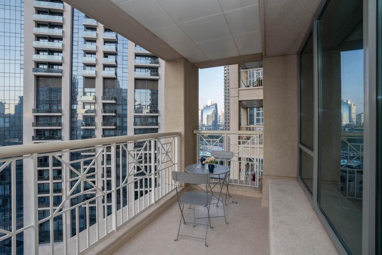Modern Spacious 1bed Heart Of Downtown * Dubai