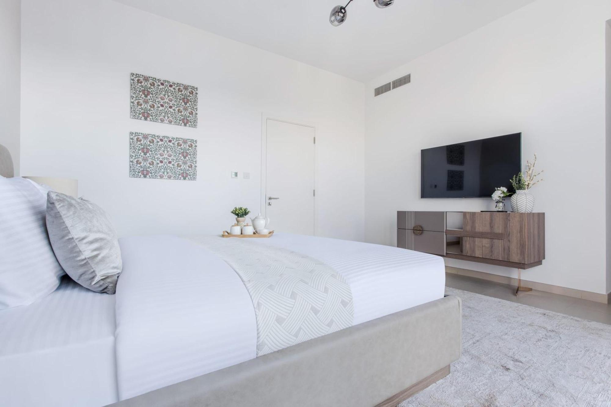 Frank Porter - Cherry Land Villa Dubai