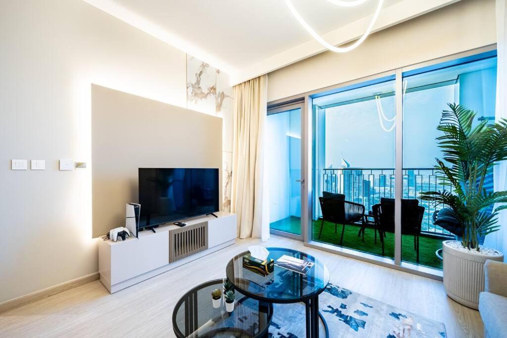 First Class 2br With Downtown View *