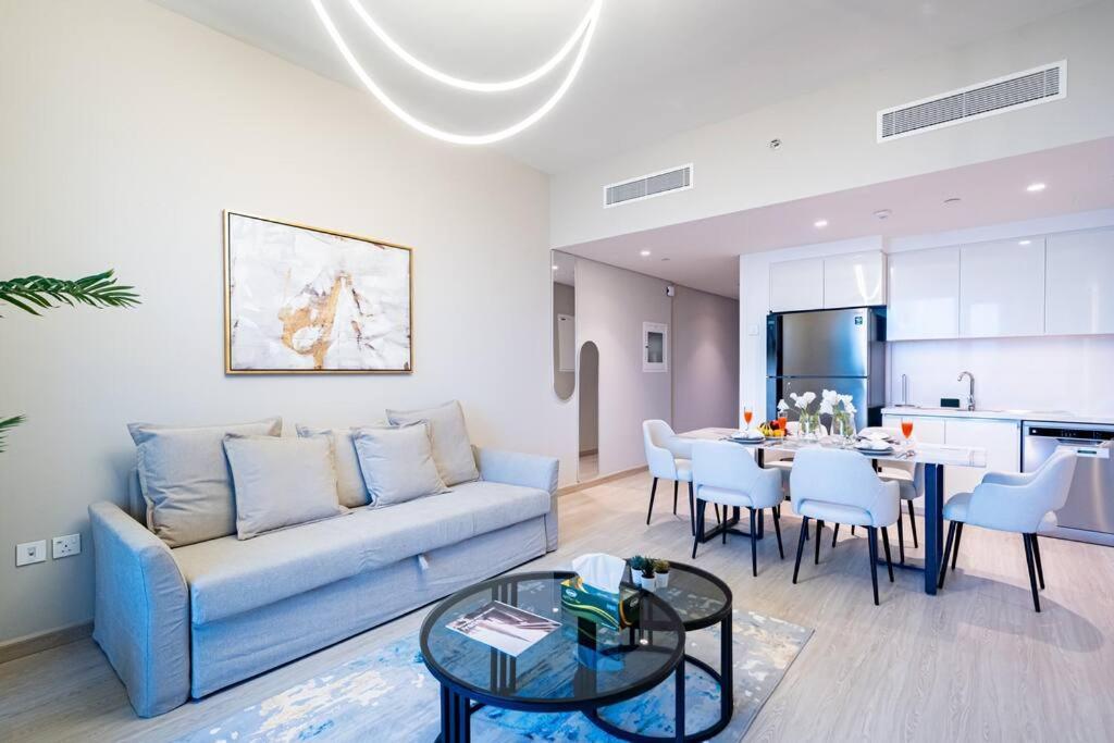 First Class 2br With Downtown View