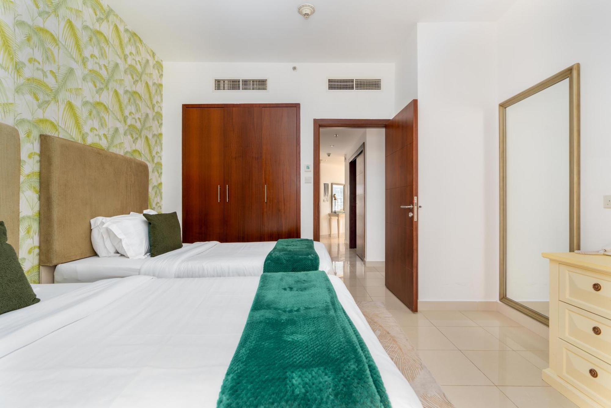 Full Opera Views / 5 Min Walk From Mall & Burj Khalifa / 3 Bdr / The Location Apartment *