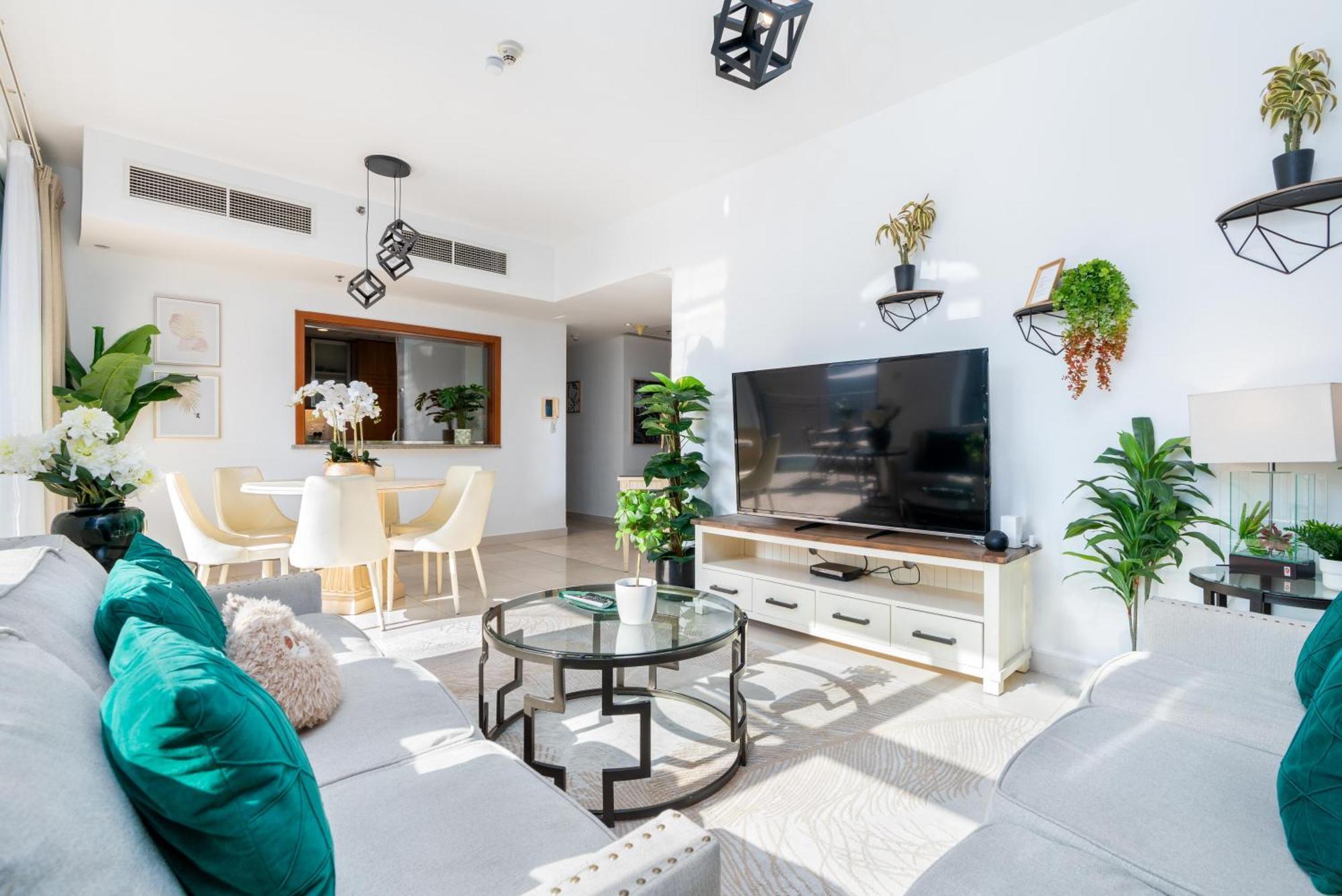 Full Opera Views / 5 Min Walk From Mall & Burj Khalifa / 3 Bdr / The Location Apartment Dubai
