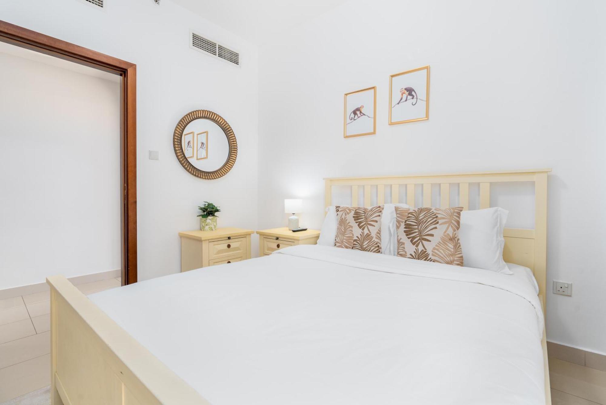 Full Opera Views / 5 Min Walk From Mall & Burj Khalifa / 3 Bdr / The Location Apartment *
