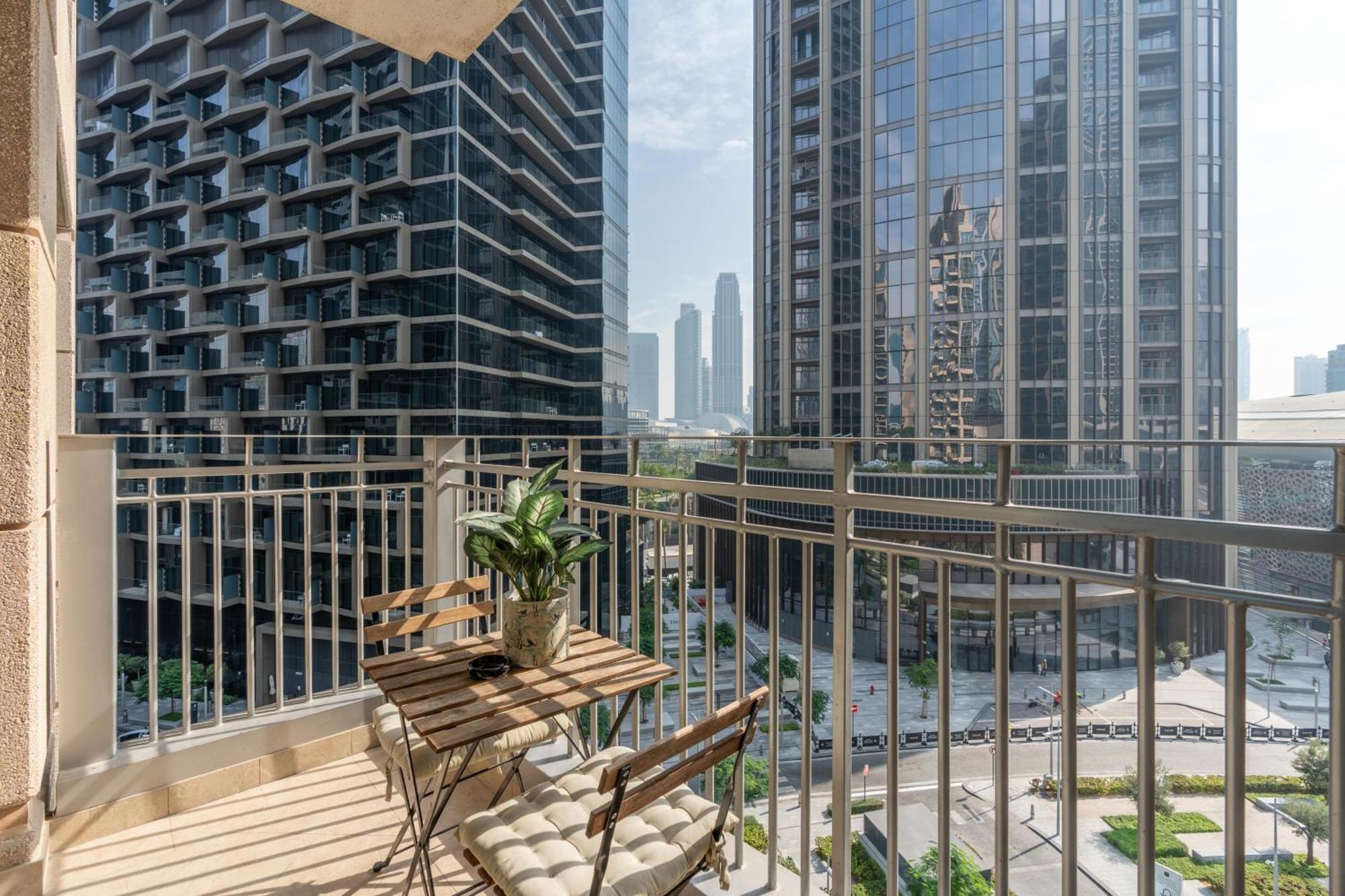 Full Opera Views / 5 Min Walk From Mall & Burj Khalifa / 3 Bdr / The Location Apartment Dubai