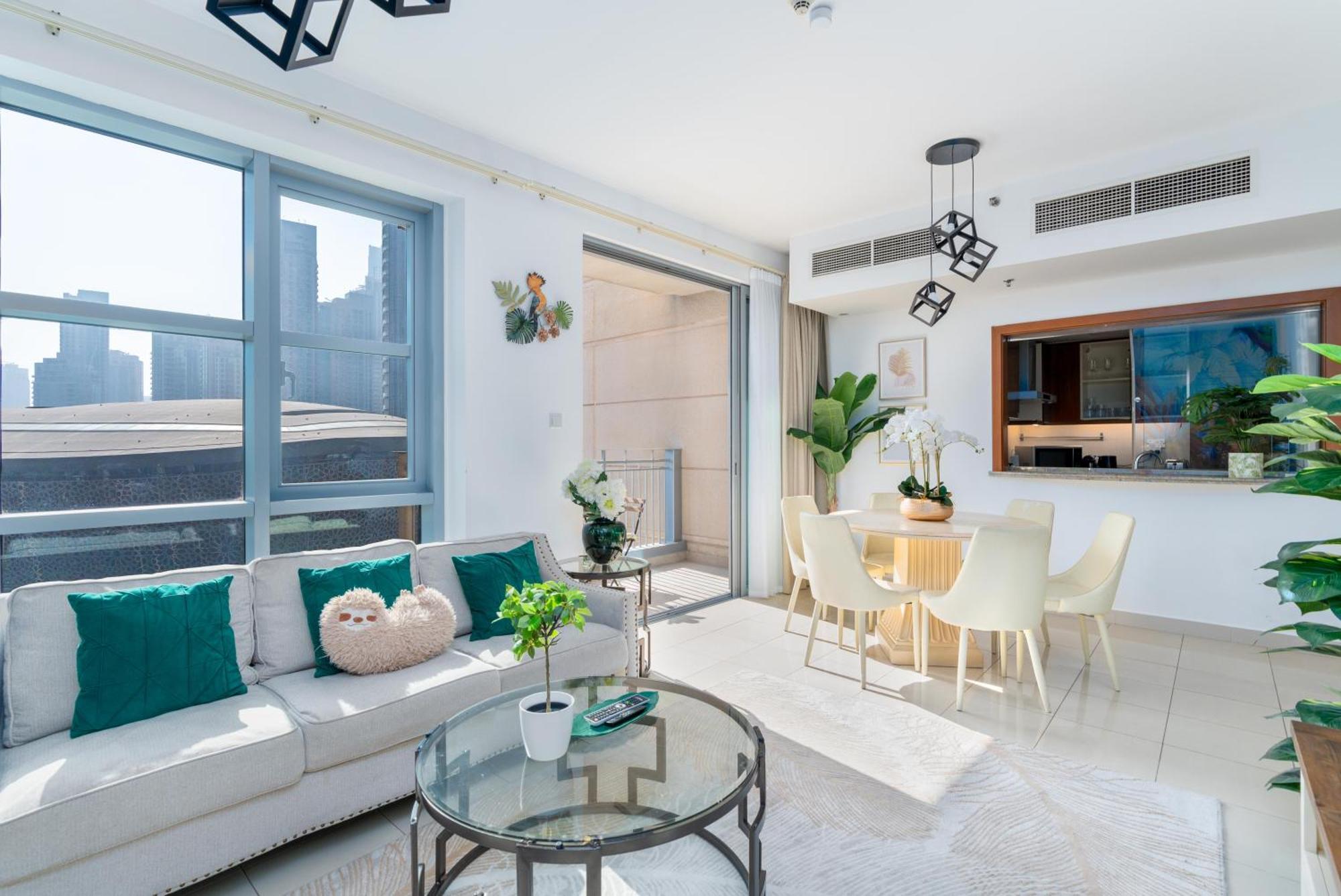 Full Opera Views / 5 Min Walk From Mall & Burj Khalifa / 3 Bdr / The Location Apartment Dubai