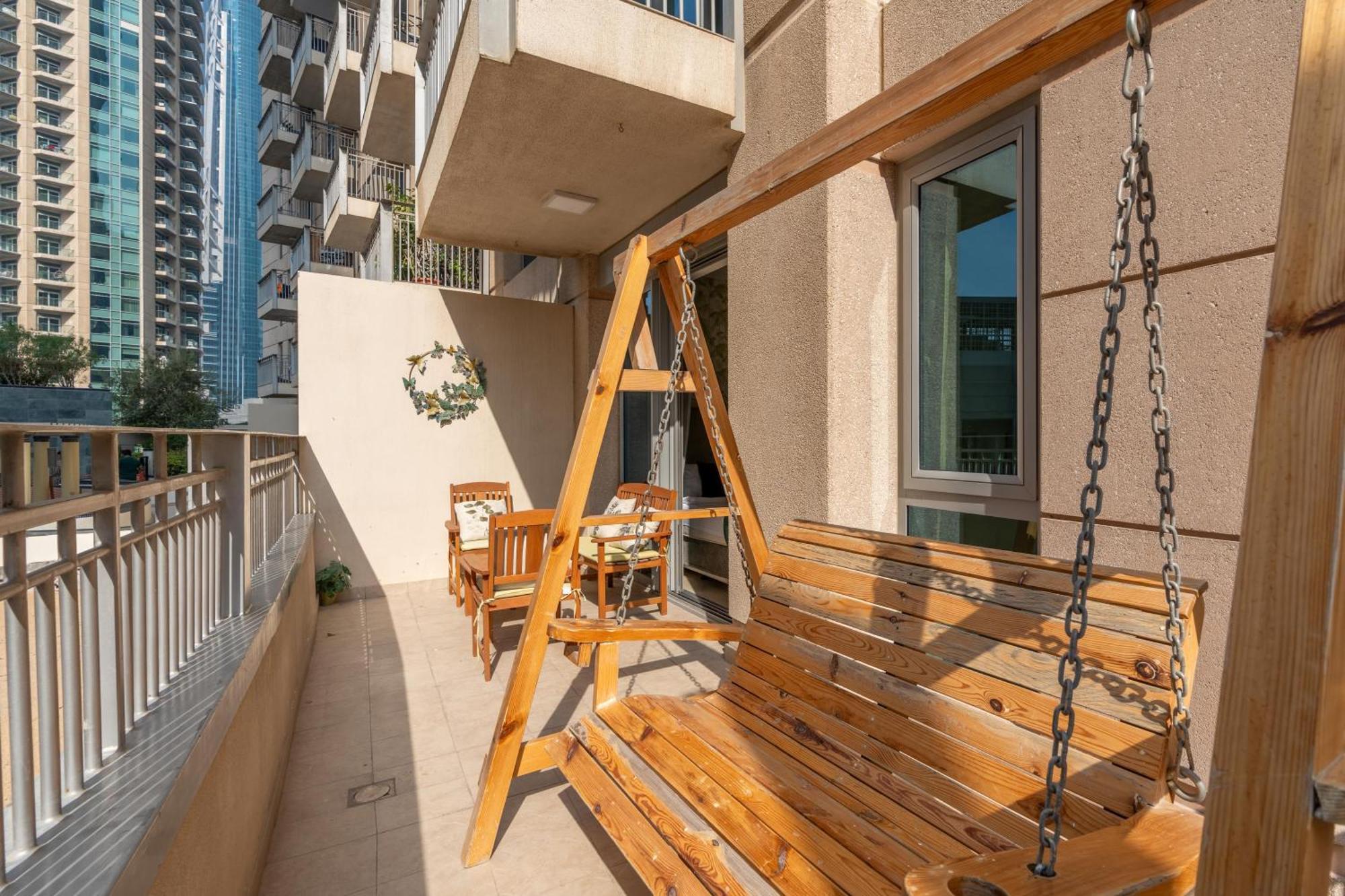 Full Opera Views / 5 Min Walk From Mall & Burj Khalifa / 3 Bdr / The Location Dubai