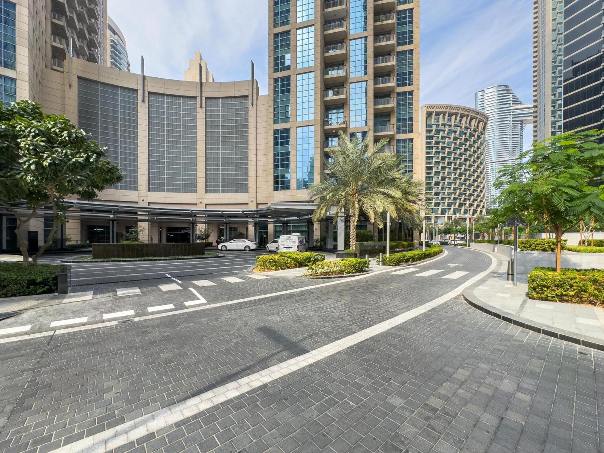 Full Opera Views / 5 Min Walk From Mall & Burj Khalifa / 3 Bdr / The Location