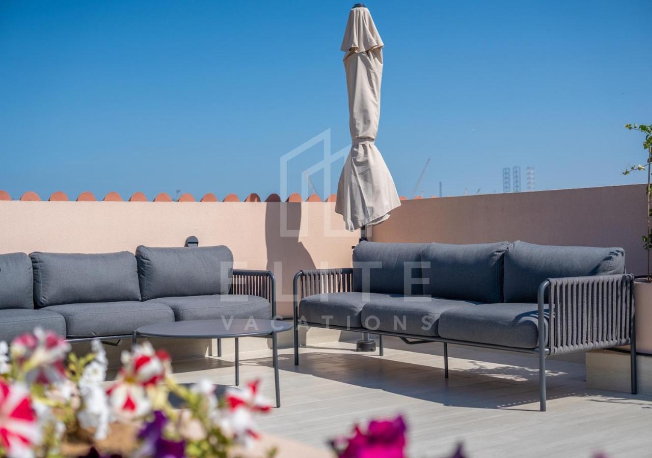 Luxury 4br Next To J1 With Burj Views Villa Dubai